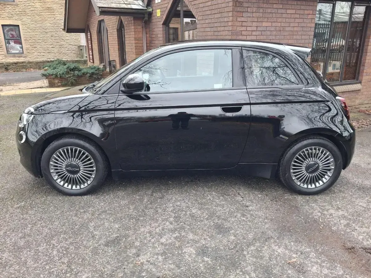 Used Fiat 500e Icon 85 kW (116 HP) 2022 Black Hatchback