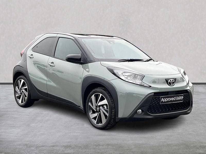 Green New 2025 Toyota Aygo Hatchback | £15,899 (Expensive) - Image 1/4