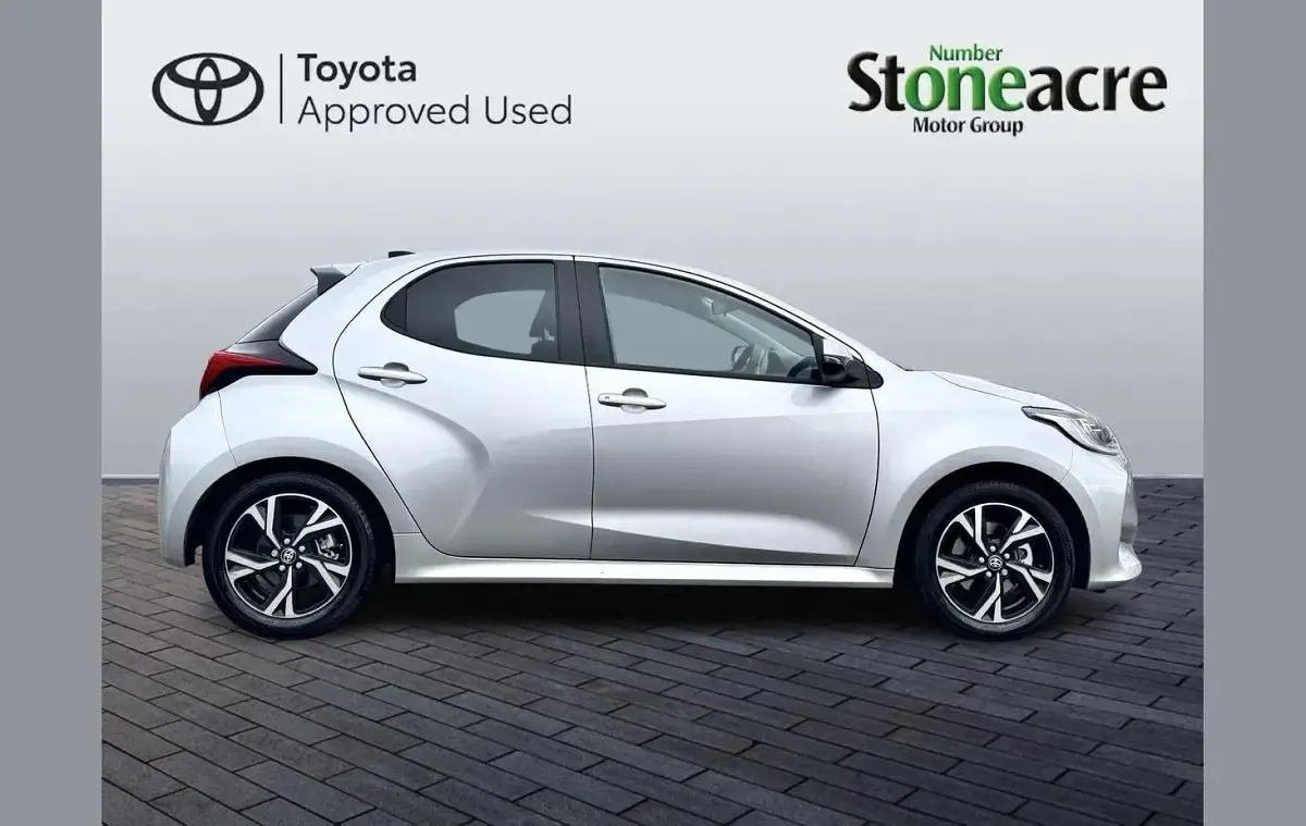 Used Toyota Yaris Design 113 HP (83 kW) 2025 Silver Hatchback