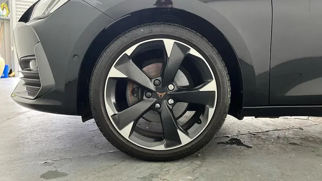 Used Cupra Leon 150 HP (110 kW) 2024 Black Hatchback