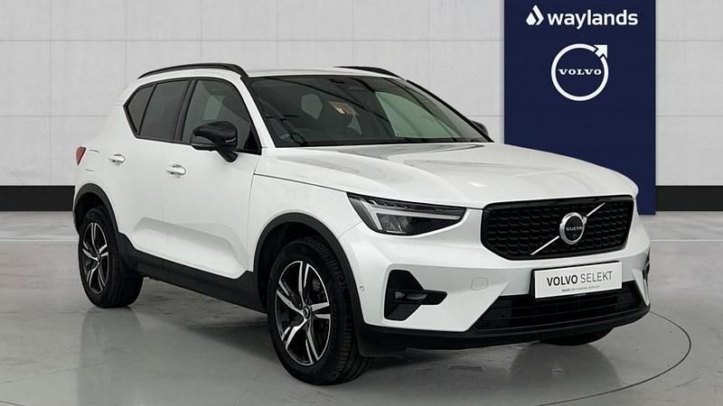 White Used 2023 Volvo XC40 Plus SUV | £29,591 (Fair price) - Image 1/4