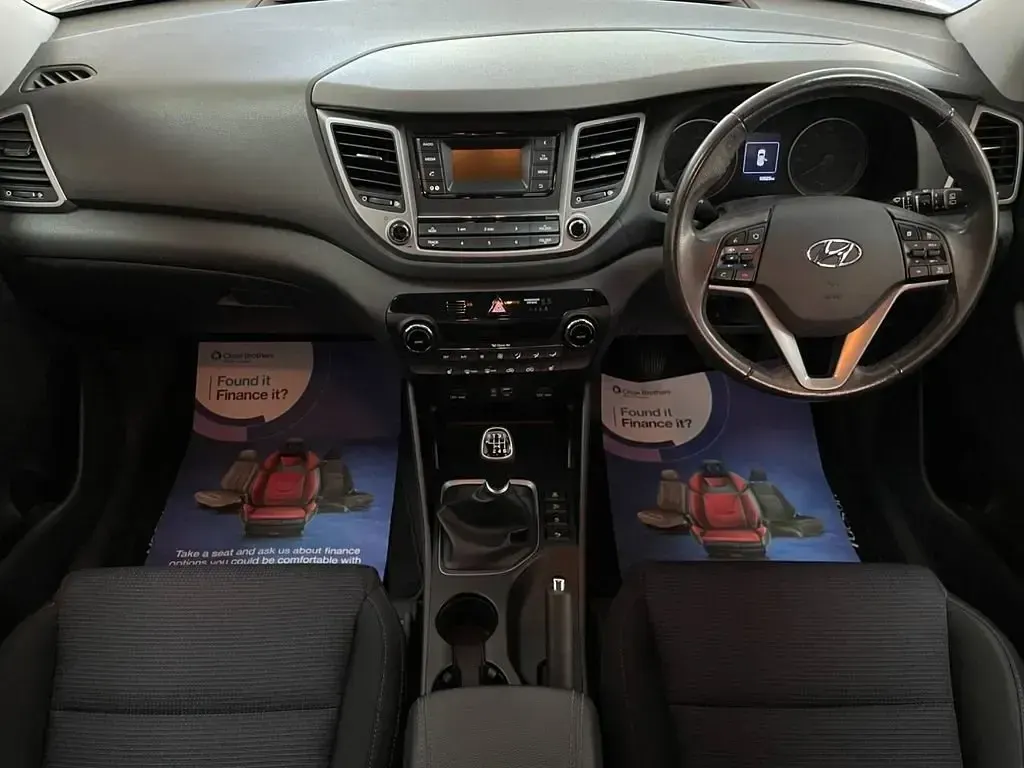 Usado Hyundai Tucson SE 116 HP (85 kW) 2017 Cinzento SUV