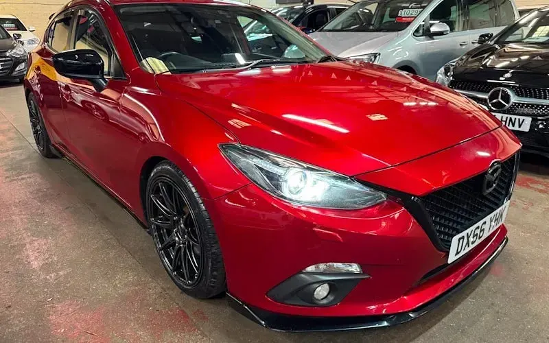 Used Mazda 3 Inclusive 120 HP (88 kW) 2016 Red Hatchback