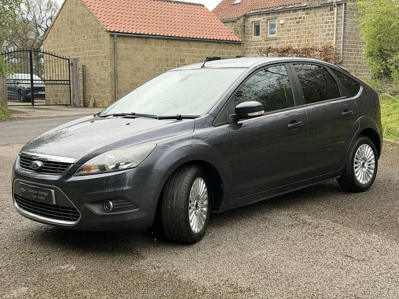 Begagnad Ford Focus Titanium 99 HK (72 kW) 2009 Grå Halvkombi