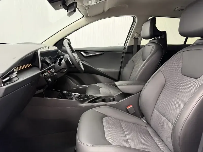 Used Kia Niro 2025 White SUV