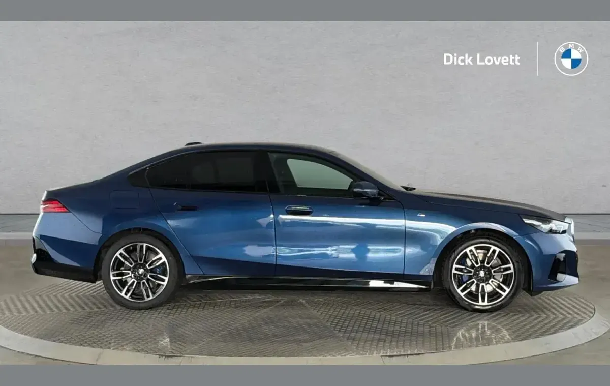 Used BMW 520 M Sport 205 HP (150 kW) 2025 Blue Sedan