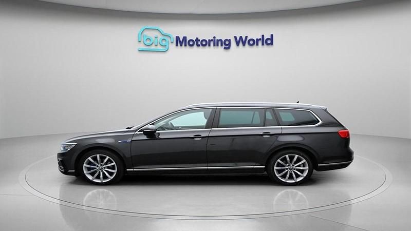 Used VW Passat Advance 218 HP (160 kW) 2022 Grey Estate