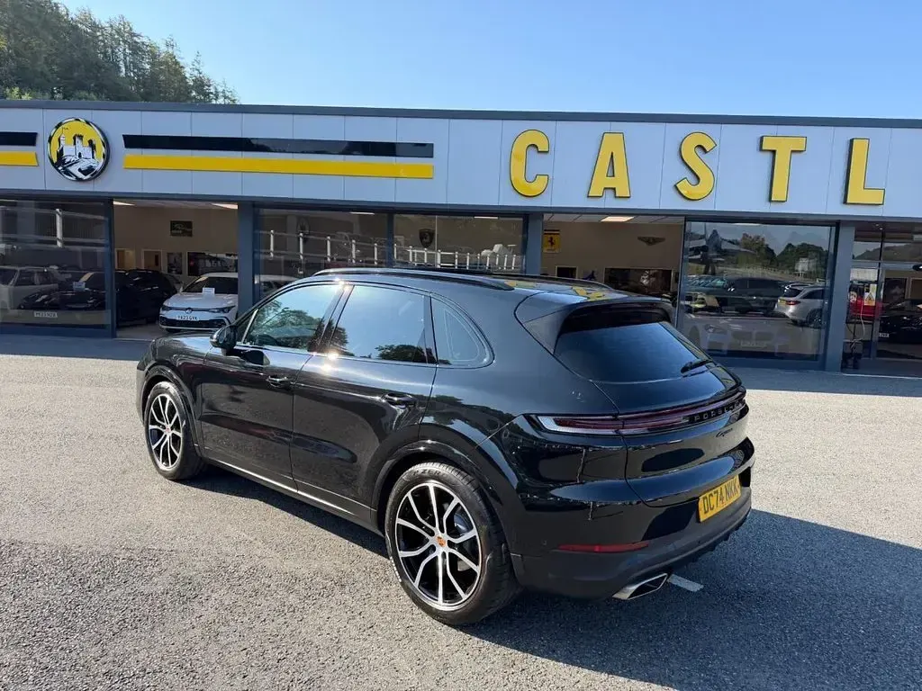 Used Porsche Cayenne 353 HP (259 kW) 2025 Black SUV