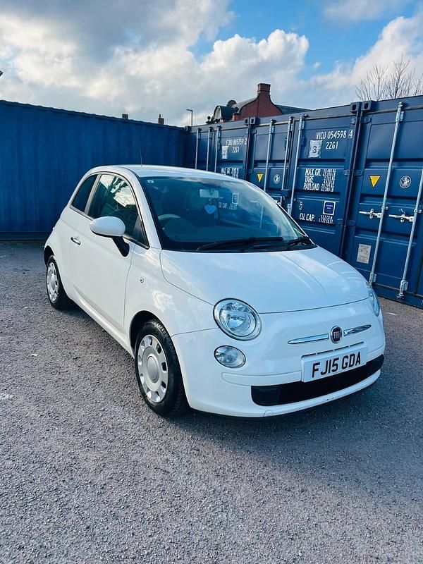 Used Fiat 500 Lounge 69 HP (50 kW) 2015 White Hatchback