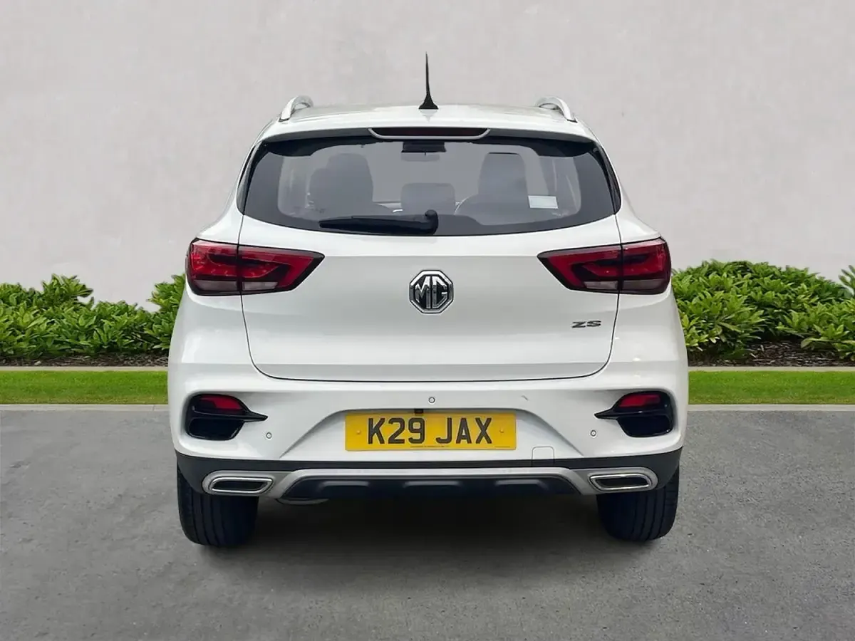 Usado MG ZS Exclusive 106 CV (77 kW) 2022 Blanco SUV