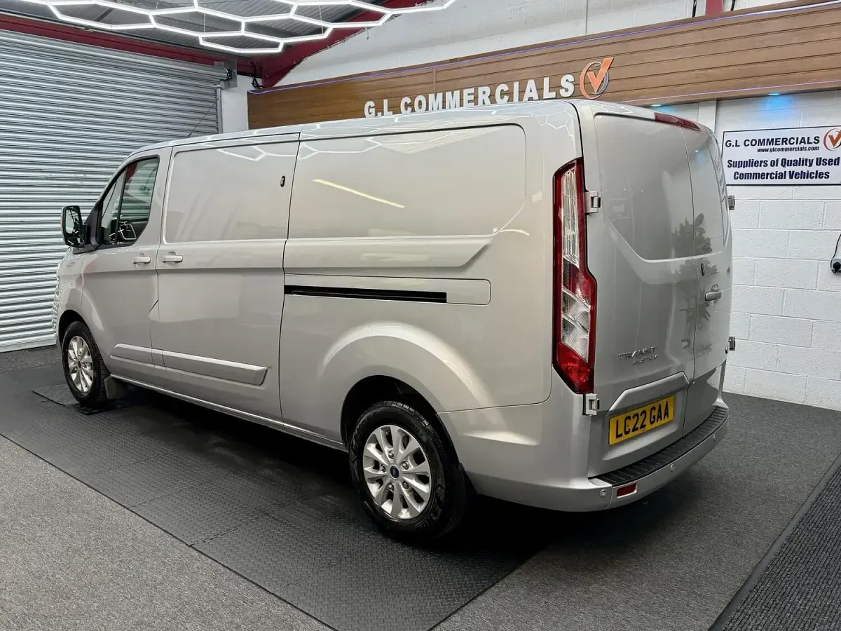 Used Ford Transit Custom Limited 130 HP (95 kW) 2022 Silver Van