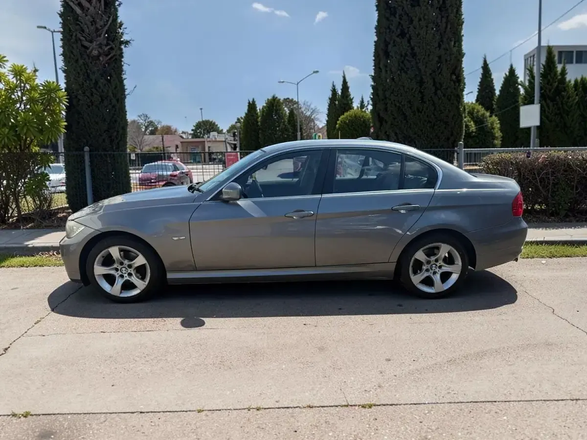 Used BMW 318 Exclusive 2010 Grey Sedan