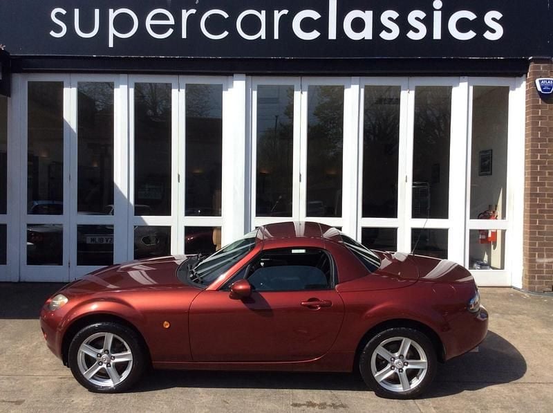 Usado Mazda MX5 160 HP (117 kW) 2007 Vermelho Cabrios