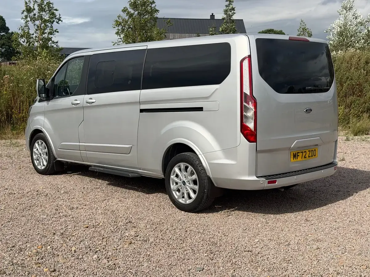 Used Ford Tourneo Custom Titanium 130 HP (95 kW) 2022 Silver Van