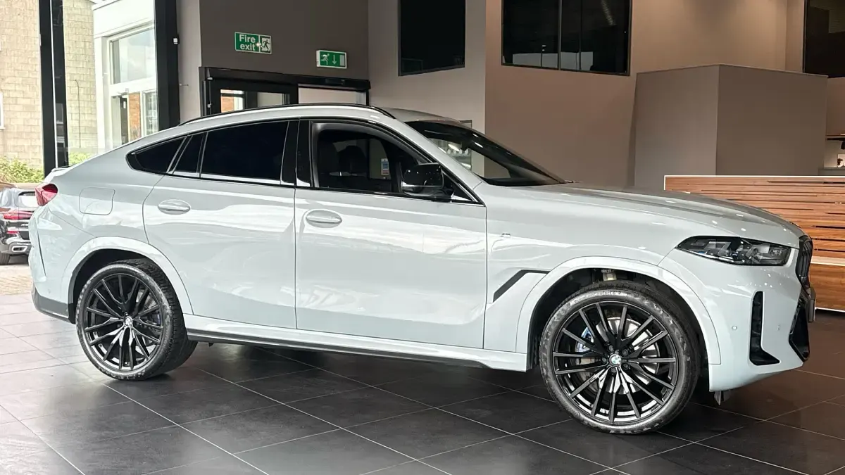 Usado BMW X6 M Sport 352 CV (258 kW) 2024 Gris SUV