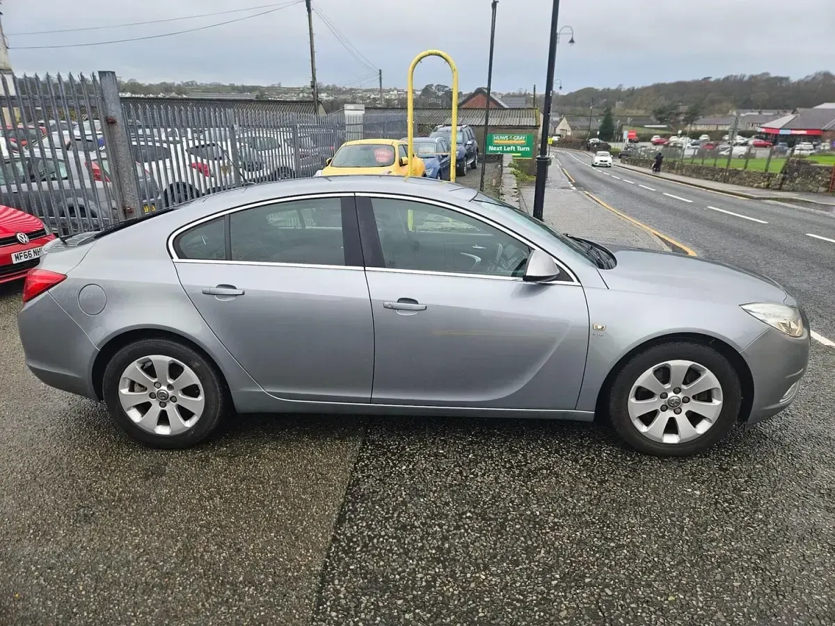 Used Vauxhall Insignia SRi 160 HP (117 kW) 2011 Silver Hatchback