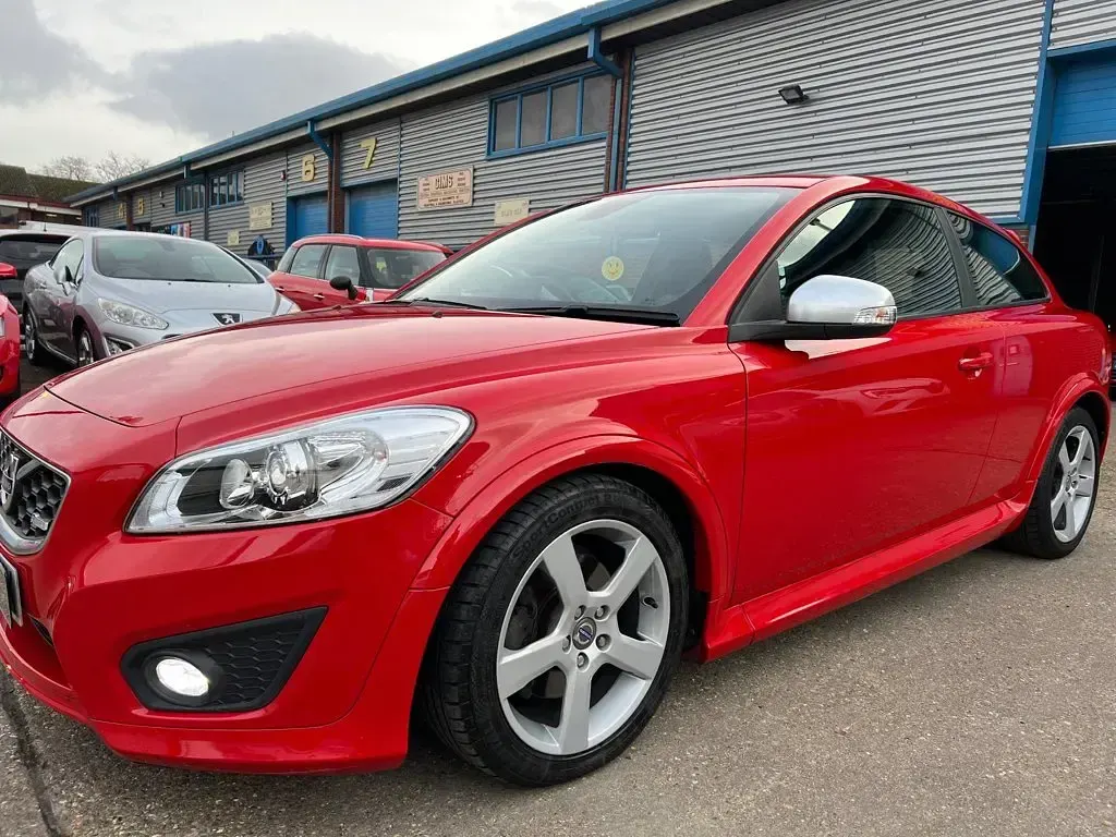 Used Volvo C30 R-Design 227 HP (166 kW) 2012 Red Hatchback