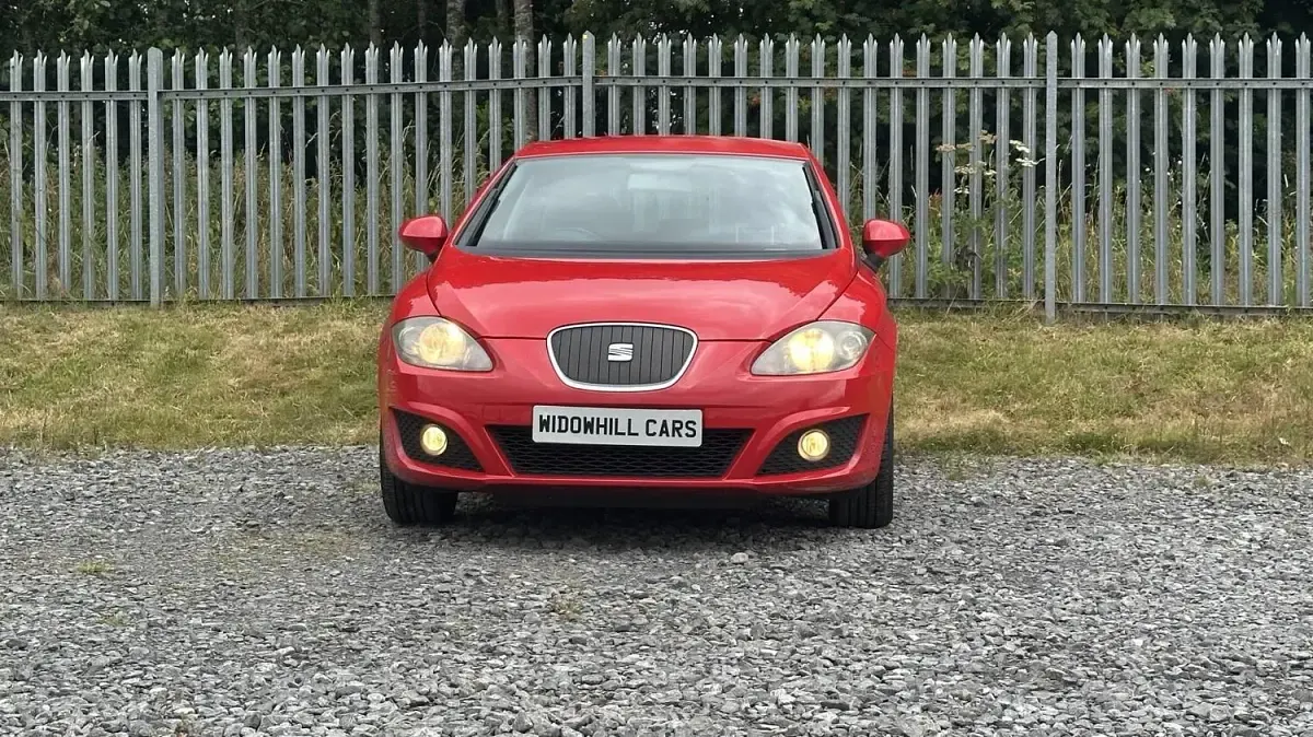 Used Seat Leon SE 105 HP (77 kW) 2011 Red Hatchback