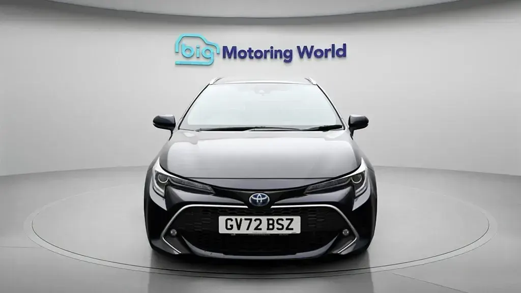 Used Toyota Corolla 140 HP (102 kW) 2023 Blue Estate