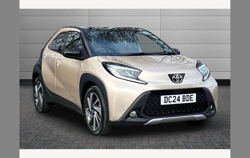 Used Toyota Aygo X 72 HP (52 kW) 2024 Beige SUV