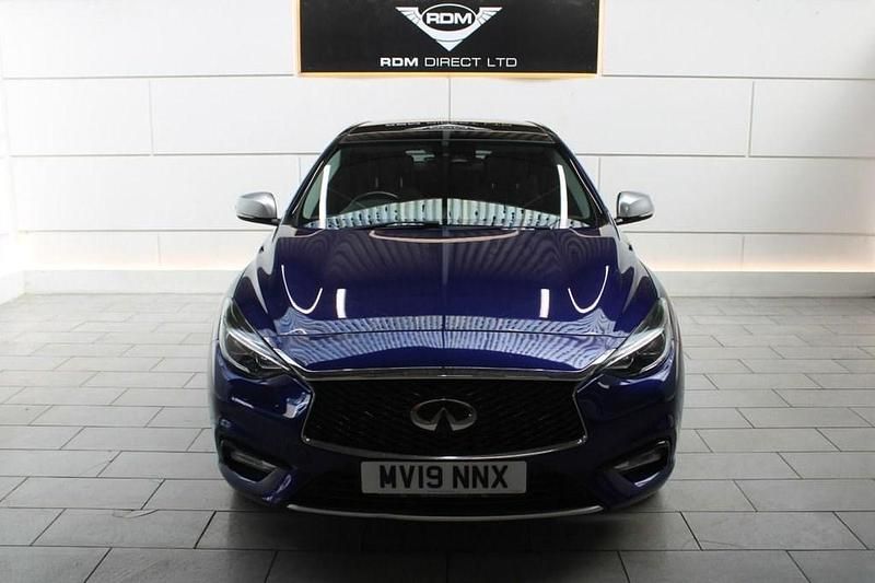 Used Infiniti Q30 Luxe 122 HP (89 kW) 2019 Blue Hatchback