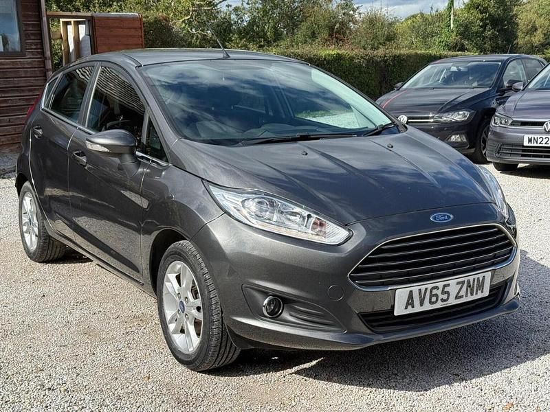 Grey Used 2016 Ford Fiesta Zetec Hatchback | £7,490 (Fair price) - Image 1/4