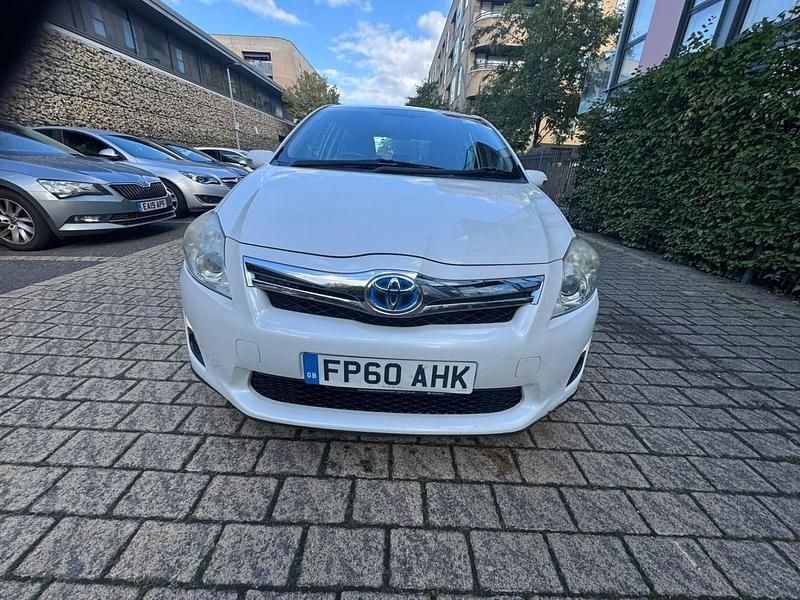 White Used 2010 Toyota Auris Hybrid Hatchback | £3,250 (Super price) - Image 1/4