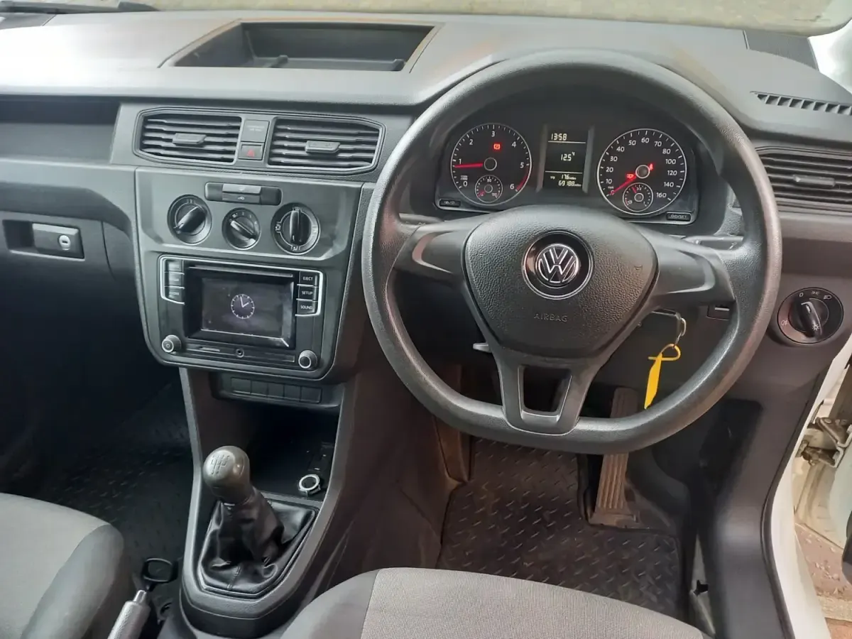 Usado VW Caddy Startline 75 CV (55 kW) 2016 Blanco Monovolumen