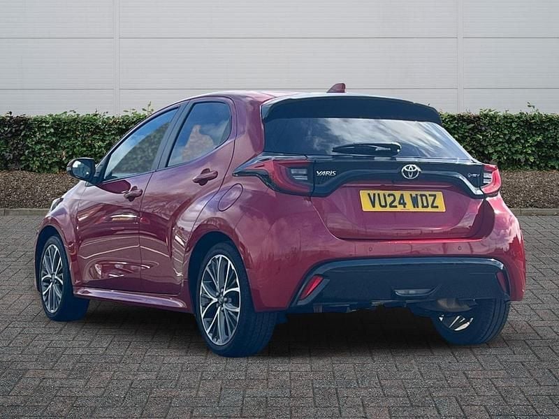 Second-hand Toyota Yaris Hybrid 2024 Roșu Hatchback