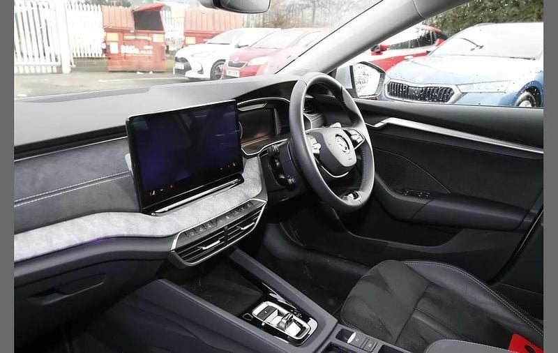 Used Skoda Octavia SE L 147 HP (108 kW) 2024 Brilliant silver metallic Hatchback