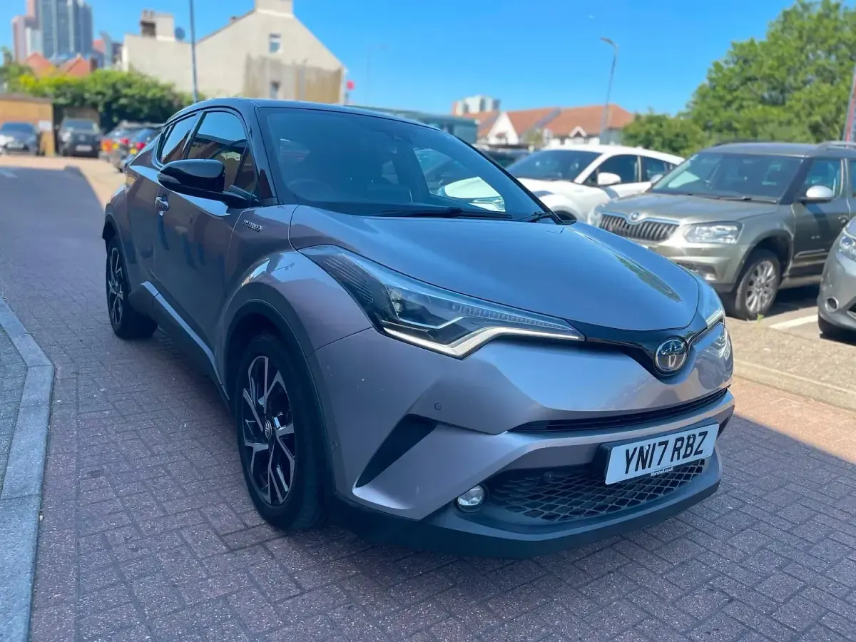 Used Toyota C-HR 122 HP (89 kW) 2017 Silver SUV