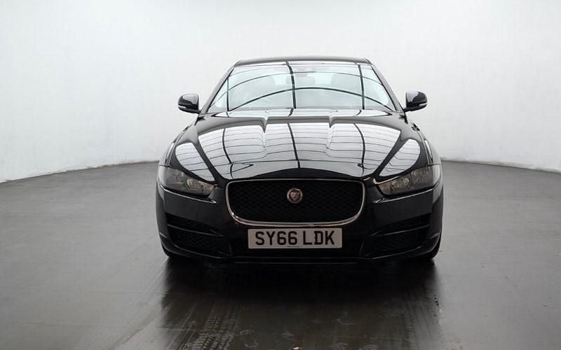Used Jaguar XE Prestige 240 HP (176 kW) 2016 Black Sedan