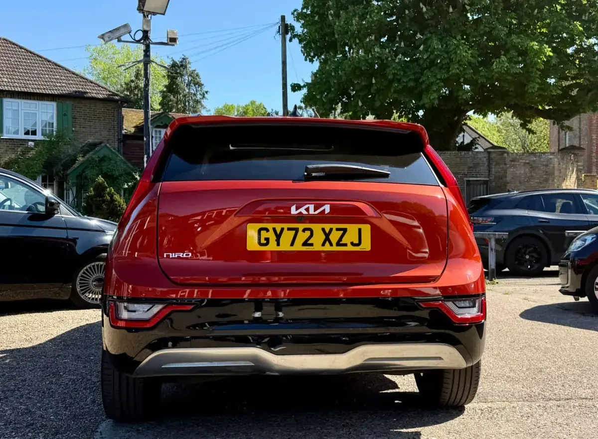 Begagnad Kia e-Niro 150 kW (204 HK) 2022 Orange SUV