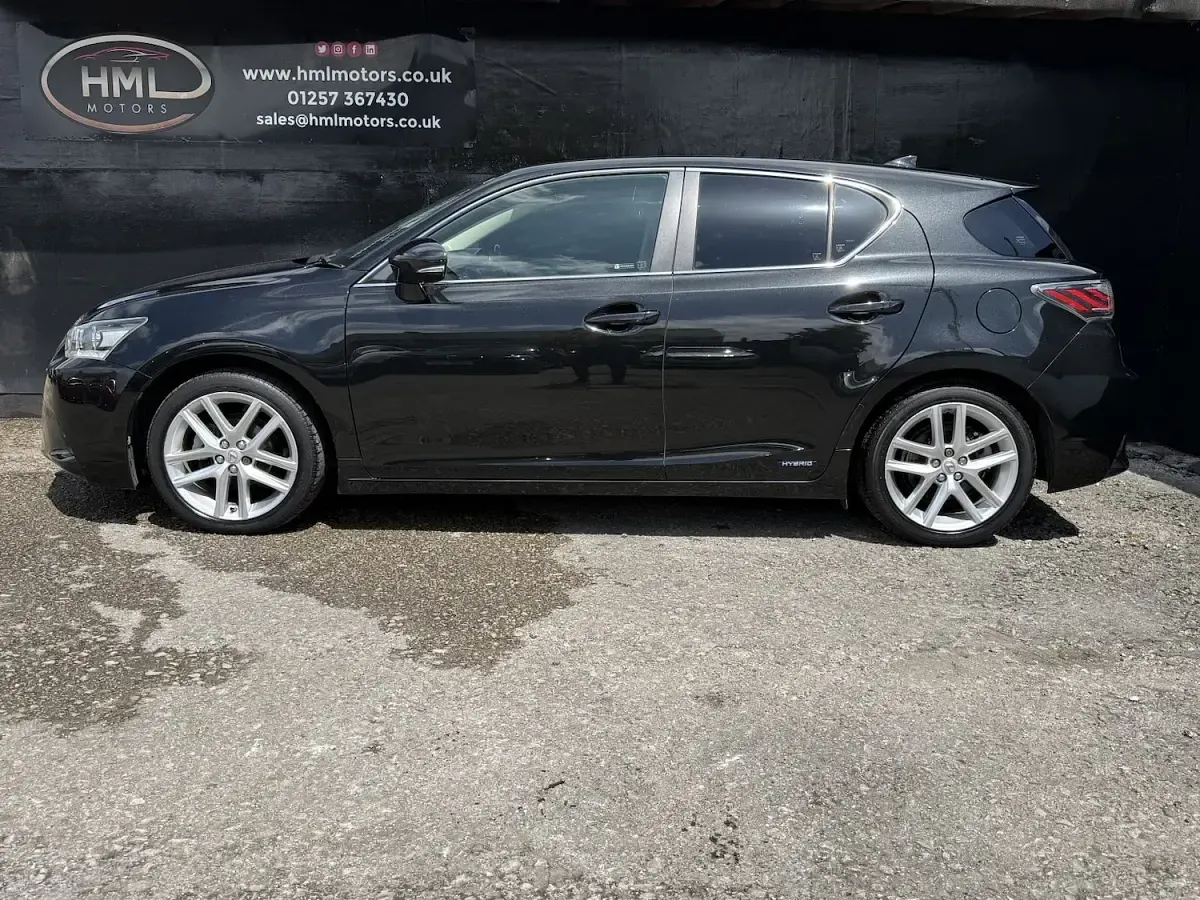 Used Lexus CT200h Luxury Line 136 HP (100 kW) 2016 Black Hatchback