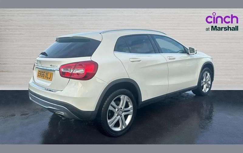 Used Mercedes GLA200 134 HP (98 kW) 2016 White SUV