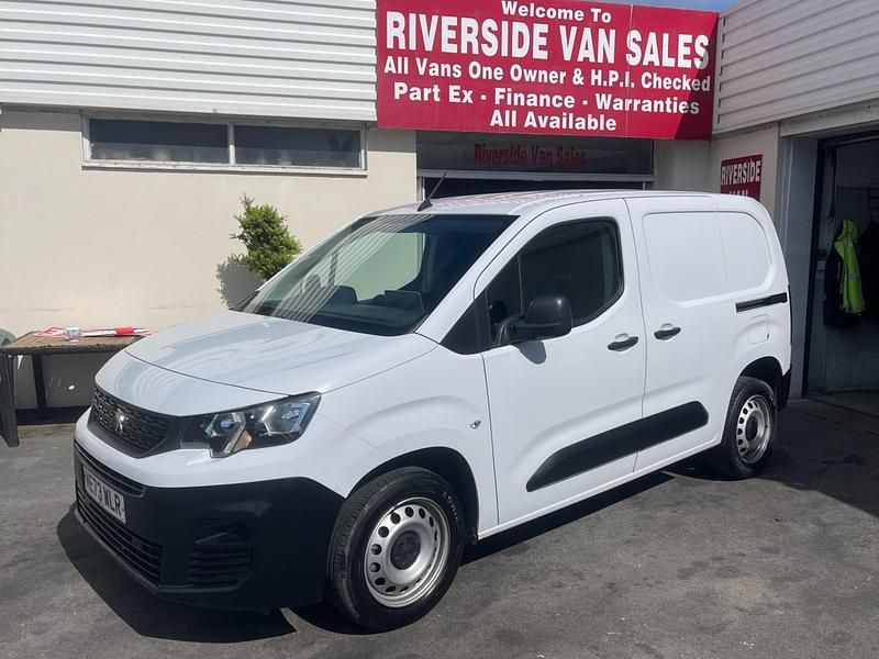 Usado Peugeot Partner Premium 131 HP (96 kW) 2024 Branco Monovolume