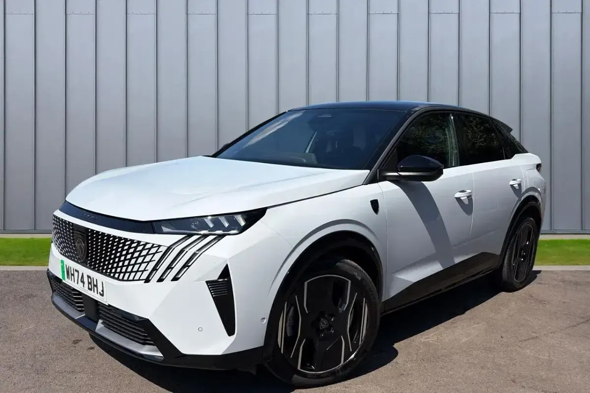 Used Peugeot e-3008 GT 152 kW (207 HP) 2025 White SUV