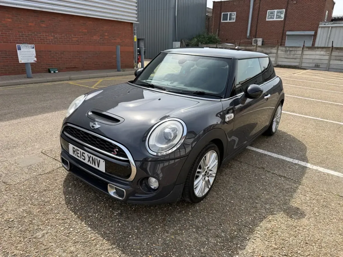 Usado Mini Cooper S Hatch 170 HP (125 kW) 2015 Cinzento Citadino