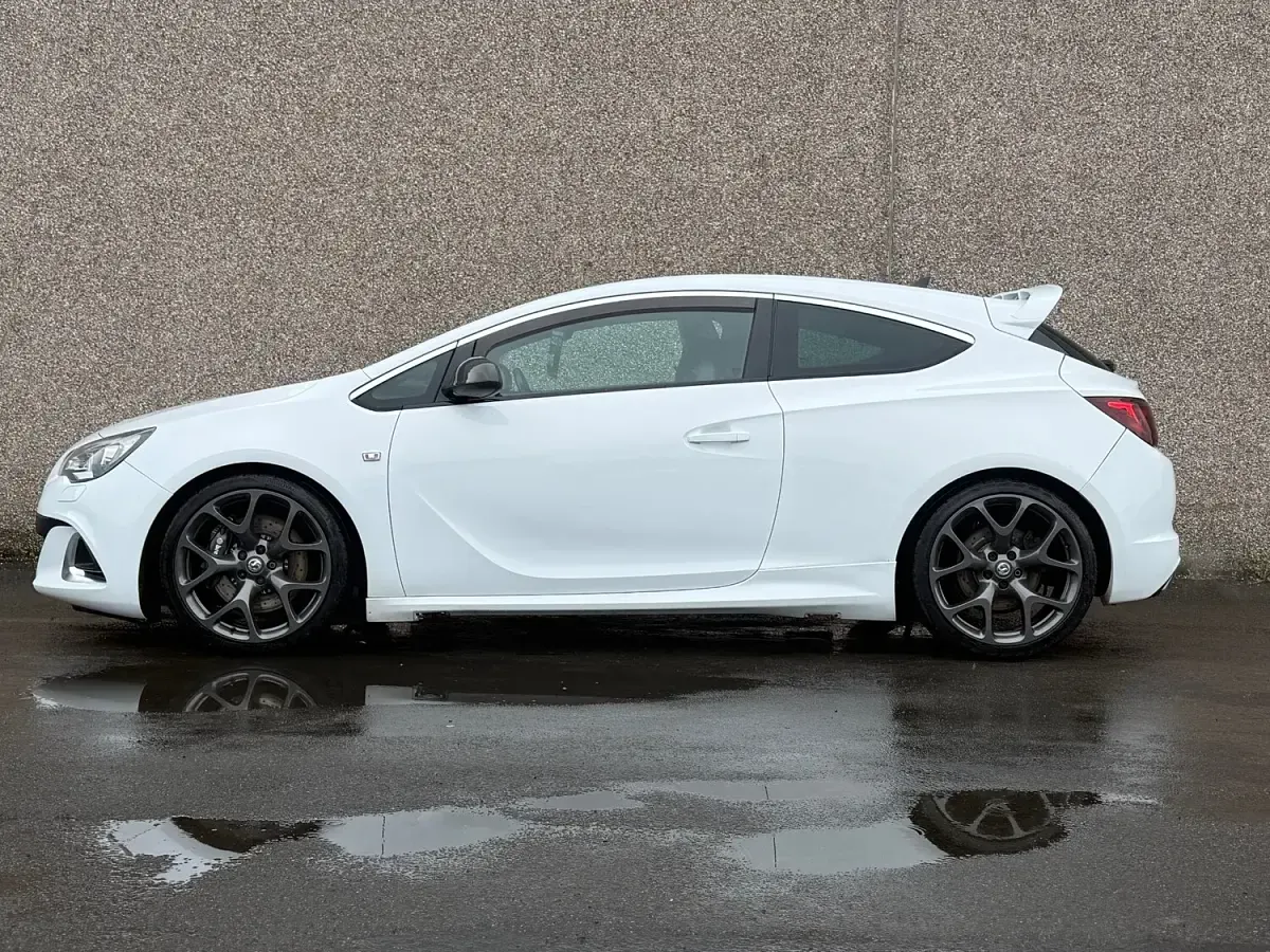 Used Vauxhall Astra GTC 2013 White Hatchback