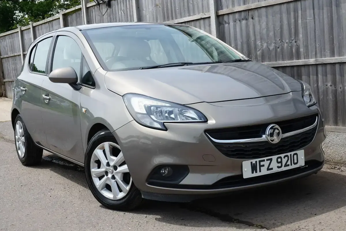 Used Vauxhall Corsa Design Edition 90 HP (66 kW) 2015 Brown Hatchback