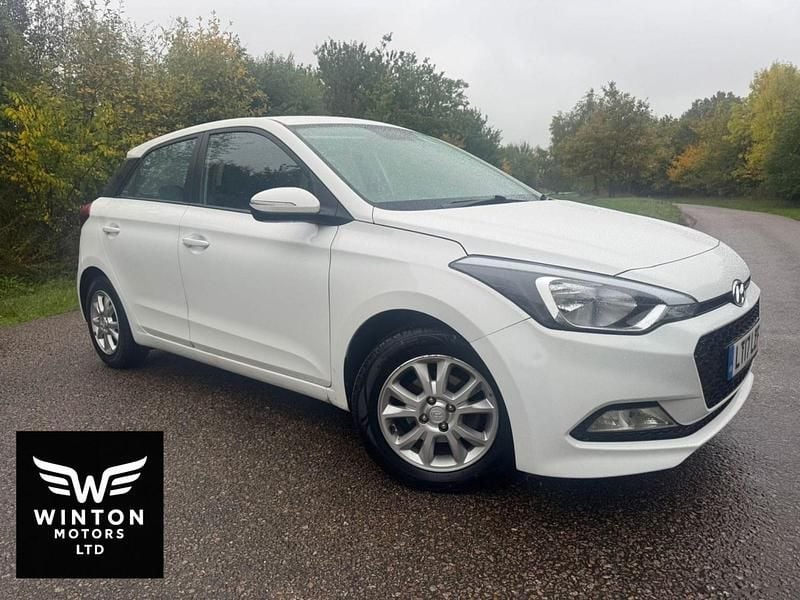 White Used 2017 Hyundai i20 SE Hatchback | £7,295 (Fair price) - Image 1/4