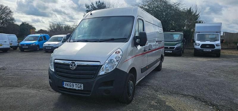 Used Vauxhall Movano 130 HP (95 kW) 2019 Silver MPV