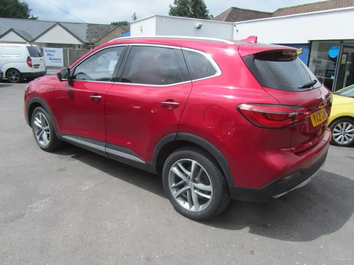 Used MG HS Excite 258 HP (189 kW) 2021 Red SUV