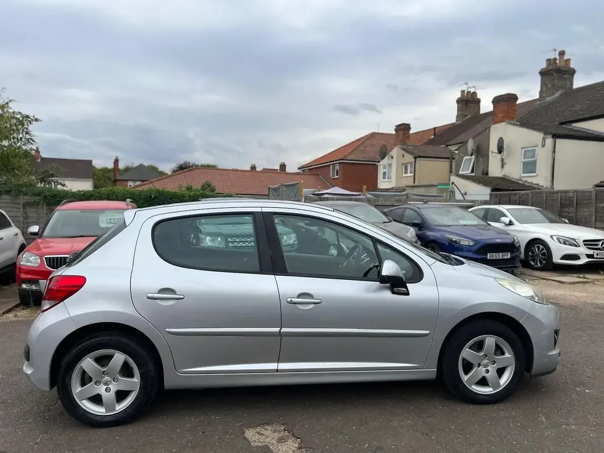 Used Peugeot 207 Envy 73 HP (53 kW) 2011 Silver Hatchback
