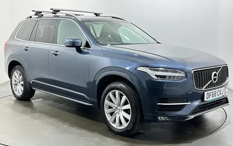 Used Volvo XC90 Momentum 235 HP (172 kW) 2018 SUV