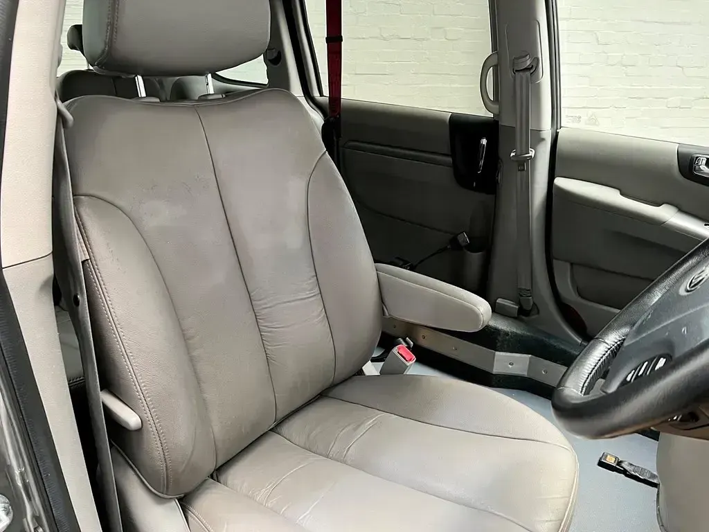 Used Kia Sedona 192 HP (141 kW) 2010 Silver MPV