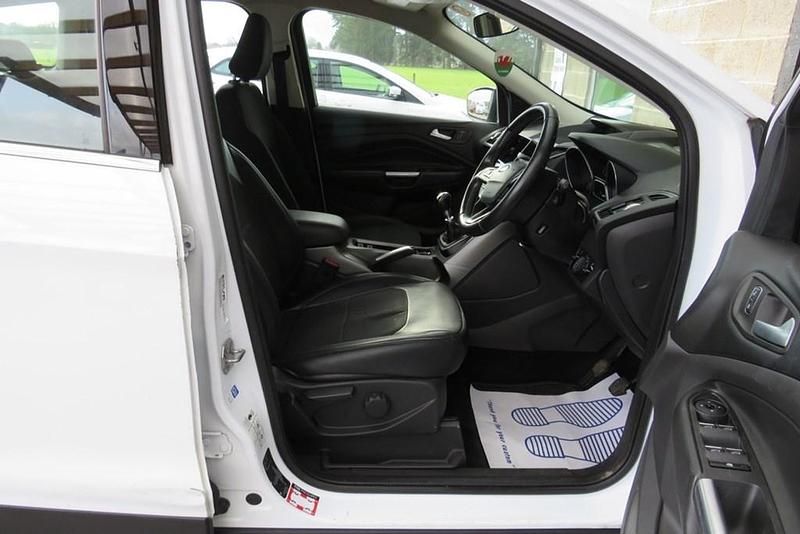 Used Ford Kuga Zetec 150 HP (110 kW) 2018 White SUV