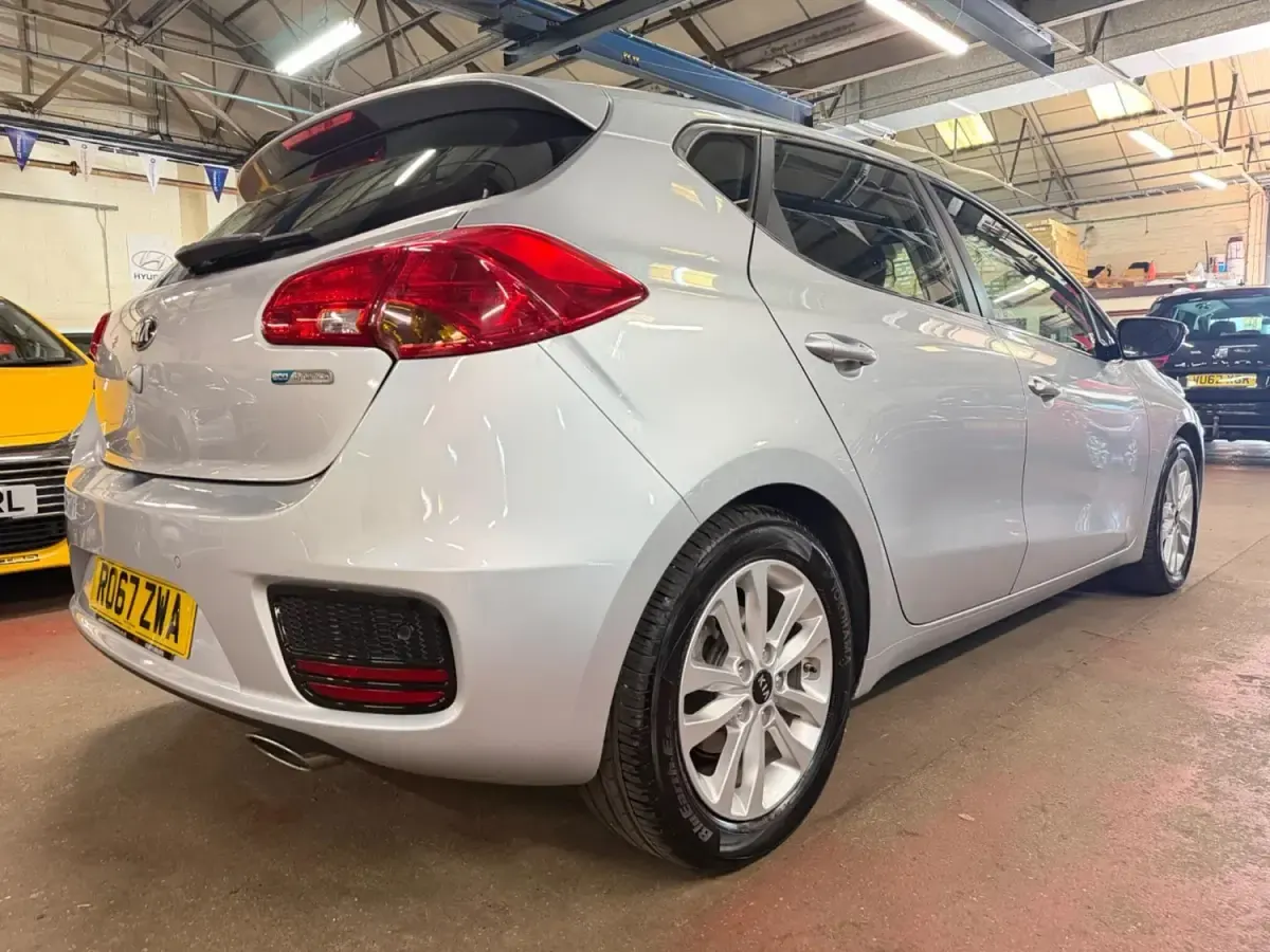 Używany Kia Ceed 2018 Srebrny Hatchback