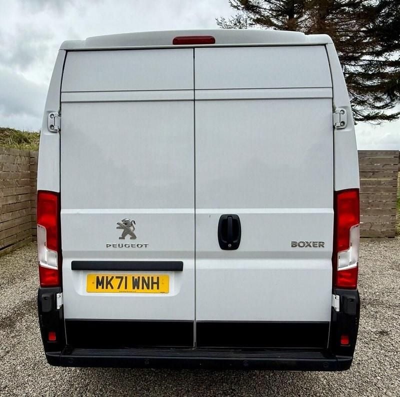 Used Peugeot Boxer 140 HP (102 kW) 2021 White Van