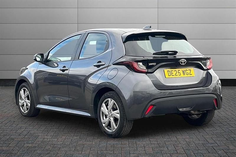 Used Toyota Yaris Hybrid 116 HP (85 kW) 2025 Decuma grey Hatchback